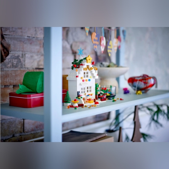 LEGO Santa's Sleigh (40499) plus FREE Christmas Fun VIP Add-On Pack (40609) - Picture 11 of 11